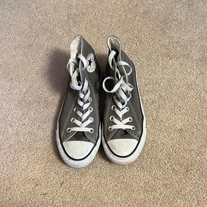 Grey high top converse size 6 in women’s